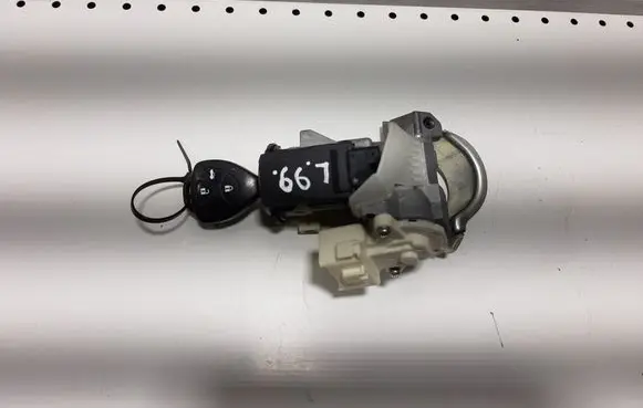 Toyota Avensis T270 Ignition lock