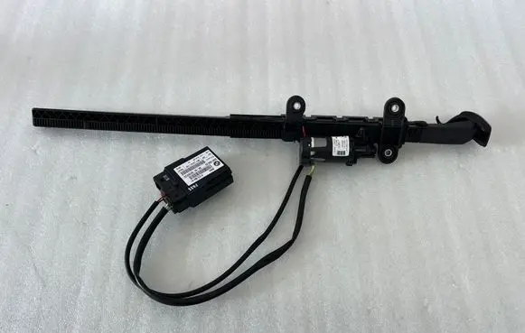 BMW 4 F32 F33 Seat belt adjustment motor 72117307916 7307916 927358401
