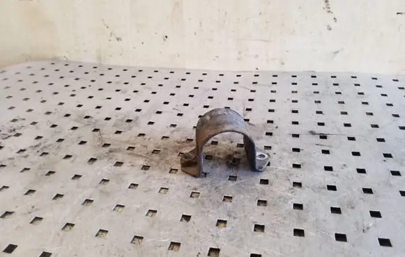 BMW X3 E83 Sway bar bush bracket, front 