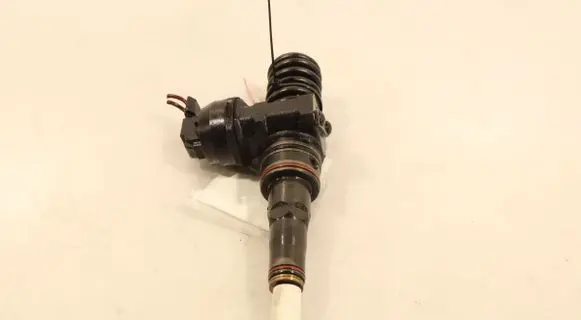 Volkswagen Golf IV Fuel injector 0414720037