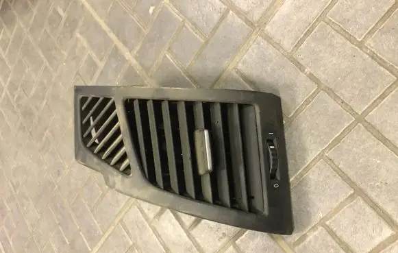BMW 1 E81 E87 Dashboard side air vent grill/cover trim 51607059187