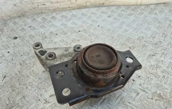 Nissan Qashqai Engine mount bracket F6036100 F6036100E