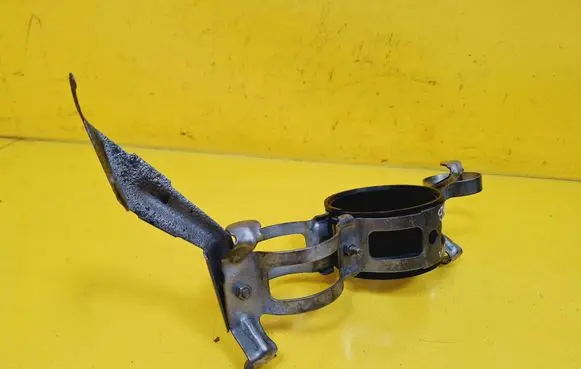 Mercedes-Benz 190 W201 Fuel pump bracket 