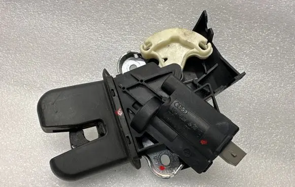 Audi A4 S4 B7 8E 8H Tailgate/trunk/boot lock/catch/latch 4F5827505D