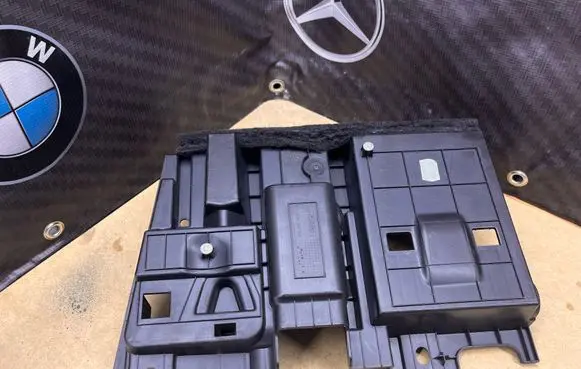 BMW 3 F30 F35 F31 Battery box tray cover/lid 7239176 60829010