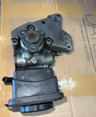 BMW 5 E39 Power steering pump 2247556 3242