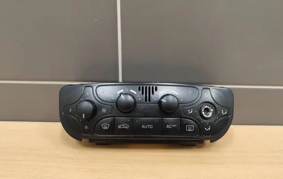 Mercedes-Benz C W203 Climate control unit A2098300085 9140010497 D360891