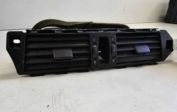 BMW 5 E60 E61 Dash center air vent grill 69107340