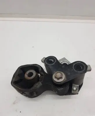 Mazda 6 Engine mount bracket