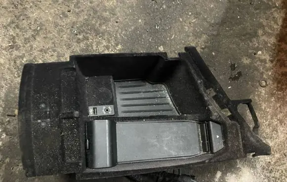BMW 5 F10 F11 Glove box central console 9206731 11242010 107999