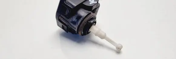 Volkswagen PASSAT B4 Headlight level adjustment motor 3A0941295
