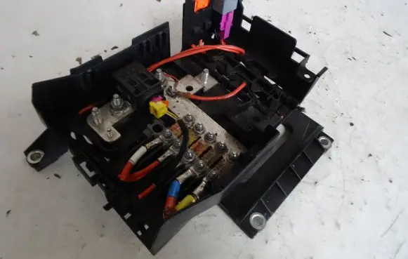 Volkswagen Touareg I Fuse module 7L0937548