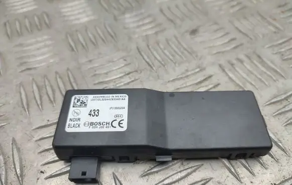 Opel Astra J Door central lock control unit/module 13503204