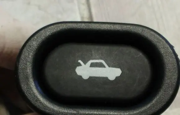 Saab 9-5 Tailgate opening switch 4733440 156796