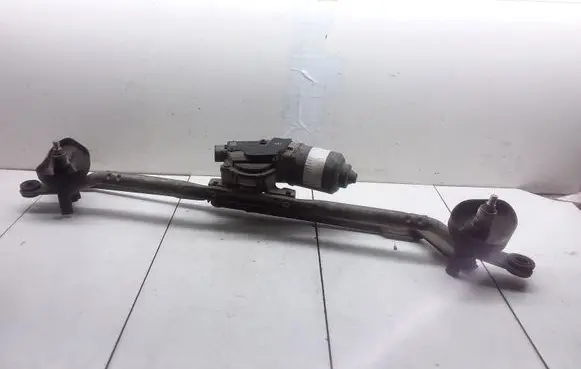 Front wiper linkage and motor
