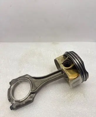BMW X5M F85 Piston with connecting rod 784323705