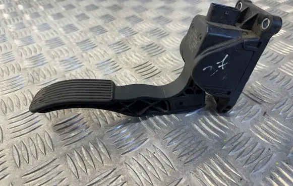 Mercedes-Benz Sprinter W906 Accelerator throttle pedal 0280755025