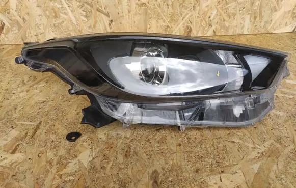 Toyota Yaris XP210 Headlight/headlamp 3442178