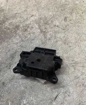 Nissan Qashqai J12 A/C air flow flap actuator/motor 277326rf1a