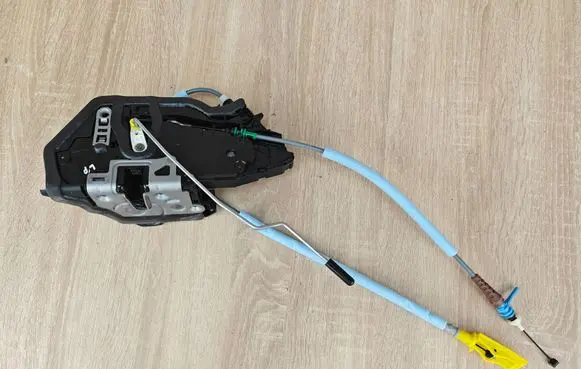 BMW 4 G22 G23 G24 G26 Front door lock 7445041