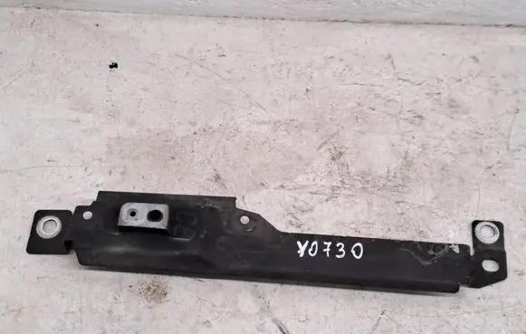 Volvo XC60 Fender mounting bracket 31424581