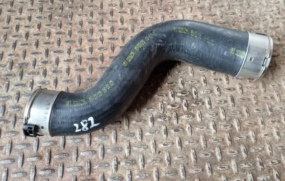 BMW 2 F22 F23 Intercooler hose/pipe 8518474