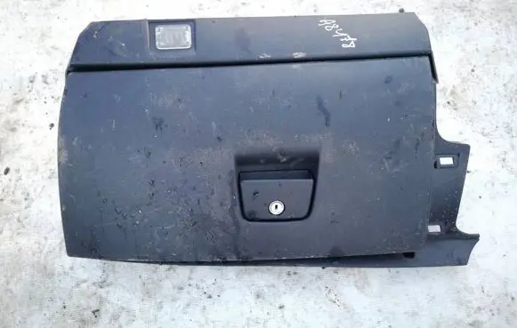 Volvo V50 Glove box 8626141