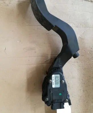 Audi A4 S4 B5 8D Accelerator throttle pedal 8D1721523