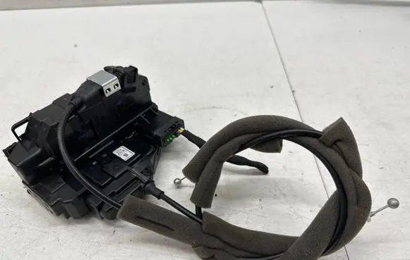 Nissan Leaf II (ZE1) Front door lock