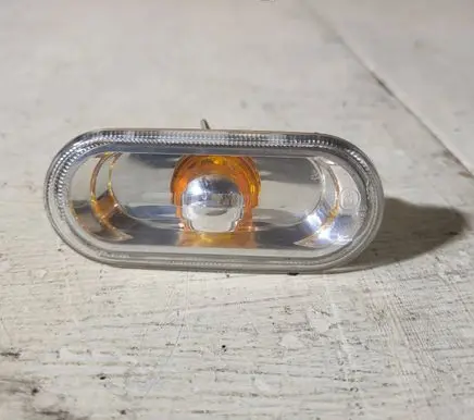 Front fender indicator light
