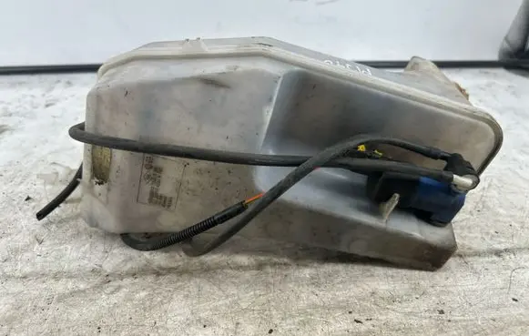 Renault Clio IV Windshield washer fluid reservoir/tank 289107623R