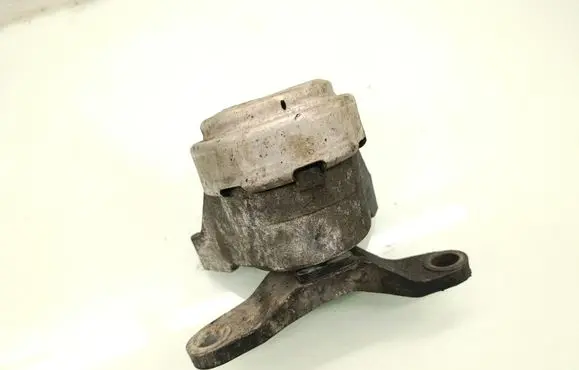 Ford Galaxy Engine mount bracket 