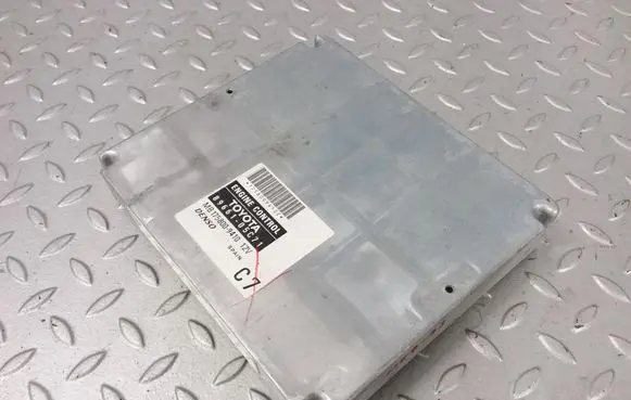 Toyota Avensis T250 Engine control unit/module 8966105C71 1758009410Z 1758009410