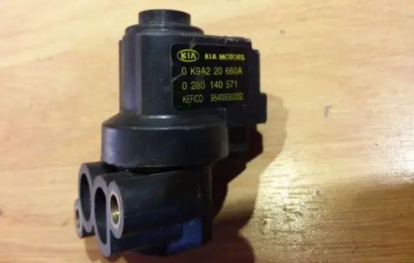 KIA Sportage Idle control valve (regulator) 0K9A220660A 0280140571