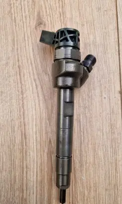BMW 5 GT F07 Fuel injector 7810702