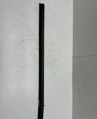 Volvo C40 Rubber seal rear door window/glass 