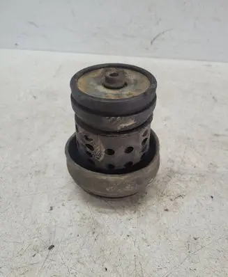 Volkswagen PASSAT B4 Engine mount bracket 1H0199611