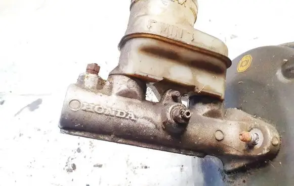 Master brake cylinder