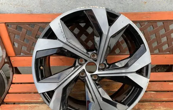 Renault Austral R20 alloy rim 