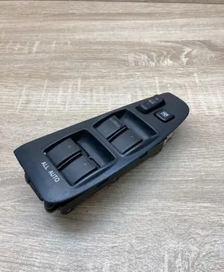 Toyota Avensis T250 Electric window control switch 8480205210 8482005100