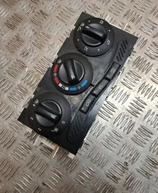 Mercedes-Benz A W168 Climate control unit 1688300485 143600