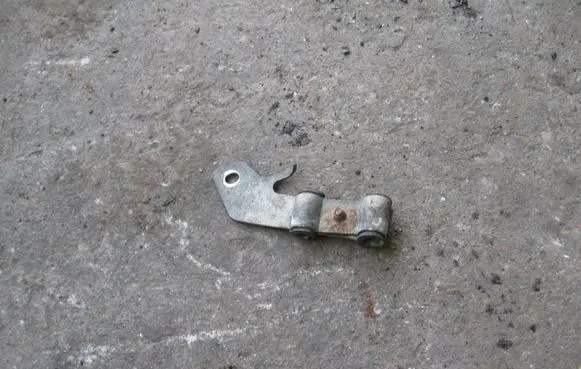 Toyota Avensis T250 Other engine bay part