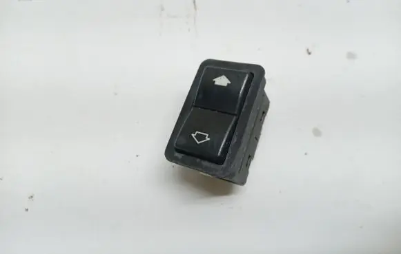 BMW 5 E39 Quarter vent window switch 8368974