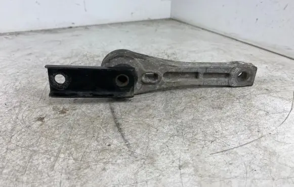 Volkswagen Tiguan Engine mount bracket 5N0199855E