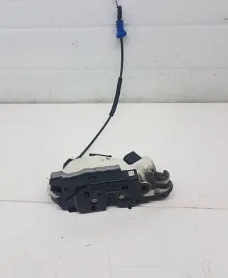 Volkswagen PASSAT CC Front door lock 5N1837015C