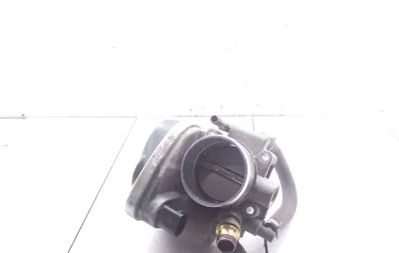 Opel Vectra C Throttle valve 55562380