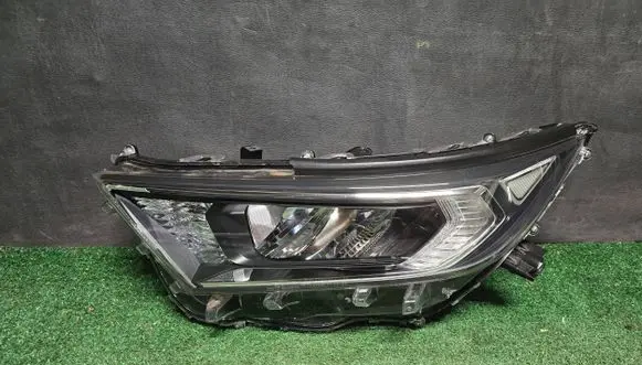 Toyota RAV 4 (XA40) Headlight/headlamp