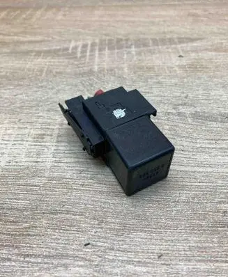 BMW 5 E39 Other relay 8350358 V23134J52X173