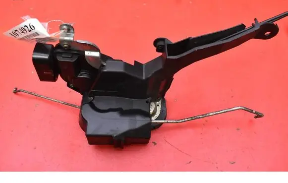 Toyota Avensis Verso Front door lock 