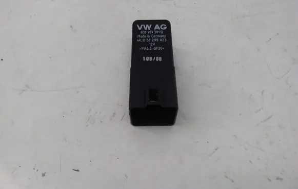 Volkswagen PASSAT B6 Glow plug pre-heat relay 038907281D